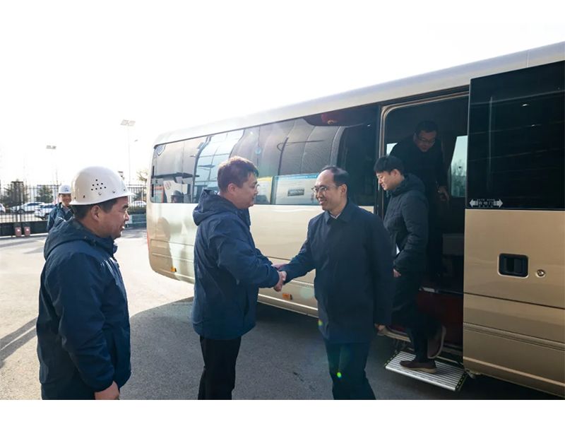 新鄉(xiāng)市委常委、衛(wèi)輝市委書記崔紅建一行蒞臨卓一牧業(yè)調研指導！